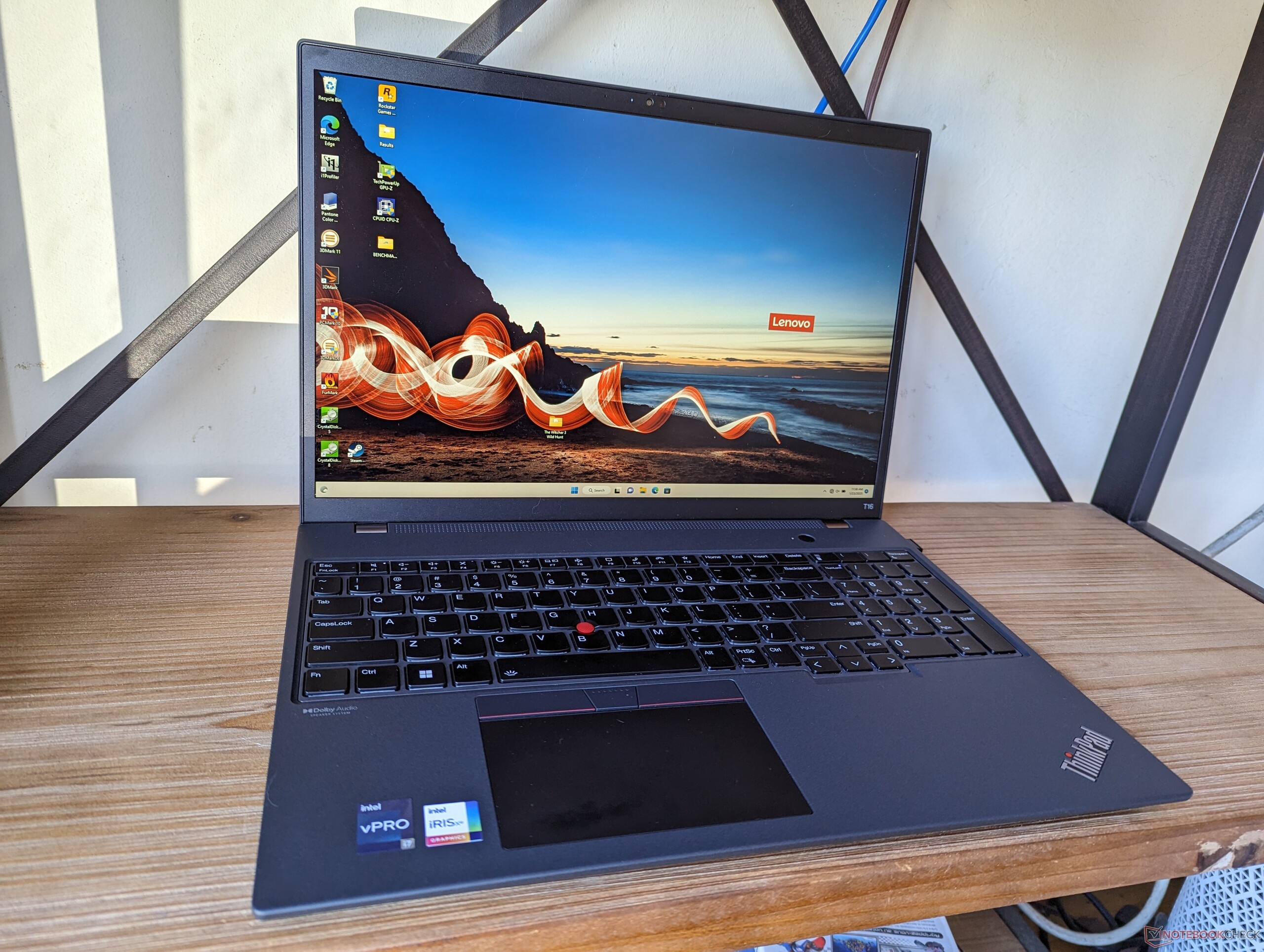 Lenovo ThinkPad T16 Gen 1 Core i7 revisão de laptop: Silencioso ao