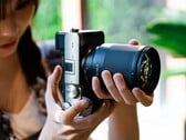 Diz-se que a mais recente lente da TTArtisan é perfeita para retratos.