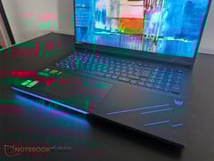 Faixa de LED e logotipo do Predator na base