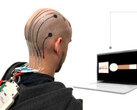 Pesquisadores desenvolvem método para imprimir em 3D tatuagens de EEG na cabeça para controle remoto de dispositivos eletrônicos. (Fonte da imagem: Vasconcelos et al. em Cell Biomaterials)