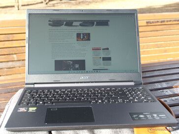 Acer Aspire 7 ao ar livre