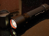 O Ledlenser P7R (Fonte da imagem: Andreas Sebayang/Notebookcheck)