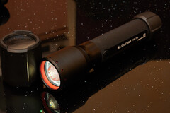 O Ledlenser P7R (Fonte da imagem: Andreas Sebayang/Notebookcheck)