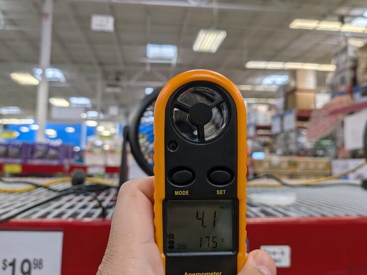 Ventilador de tamanho semelhante