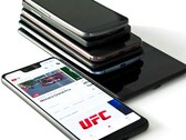 Os smartphones grandes estão na moda, mas os compactos ainda existem. (Fonte da imagem: Unsplash)