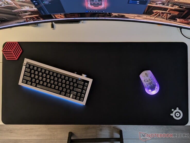 Aerox 3 Wireless Gen 2 no mousepad QcK Heavy XXL.