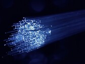 A FCC está tomando medidas para aumentar a segurança dos cabos submarinos nos EUA. Na foto: Um cabo de fibra óptica (Fonte da imagem: Denny Muller, Unsplash)