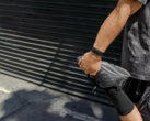 O smartwatch Charge 6 da Fitbit (na foto) está recebendo uma nova atualização. (Fonte da imagem: Google)