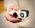 A Insta360 Go 3S vem em um pacote retrô com uma base completamente nova.