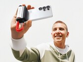 O novo Grip Power Bank da Sharge (foto) funciona também como um controle remoto de câmera. (Fonte da imagem: Sharge)