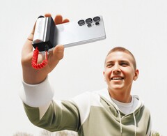 O novo Grip Power Bank da Sharge (foto) funciona também como um controle remoto de câmera. (Fonte da imagem: Sharge)