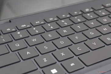 Teclado resistente a derramamentos com dois níveis de luz de fundo branca