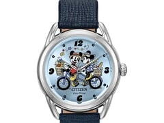 O relógio Citizen FE7097-05W Eco-Drive possui um mostrador azul-celeste