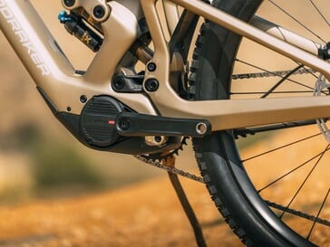 A bicicleta está equipada com o Avinox M2S