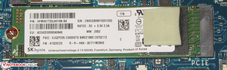 Um SSD NVMe serve como a unidade do sistema.