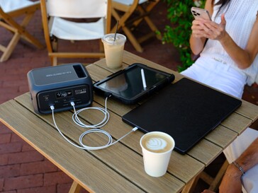 O Bluetti Elite 10 pesa apenas 1,8 kg (3,97 lbs) (Fonte da imagem: Bluetti)