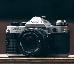 Diz-se que a Canon EOS R8 Mark II se inspirou no design da Canon AE-1