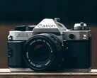 Diz-se que a Canon EOS R8 Mark II se inspirou no design da Canon AE-1
