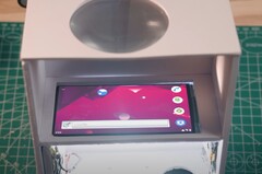 Projetores DIY não são novidade, mas o senhor não precisa de habilidades do nível do DIY Perks para construir este (Fonte da imagem: Huy Vector via YouTube)