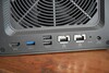A parte traseira do Ugreen NASync DXP4800 GT