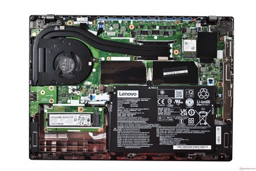 Lenovo ThinkPad L14 Gen 2: Tampa inferior removida