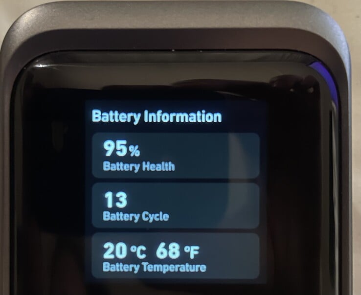 Informações sobre a bateria. (Foto: Andreas Sebayang/Notebookcheck.com)