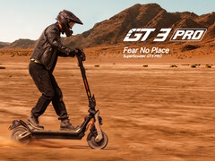 O Segway GT3 Pro SuperScooter pode fazer off-road graças aos pneus auto-selantes de 11 polegadas com 5,7 polegadas de distância do solo. (Fonte da imagem: Segway)