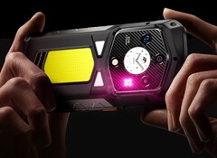 O Ulefone Armor 29 Pro apresenta uma tela secundária redonda na parte traseira. (Fonte da imagem: Ulefone)