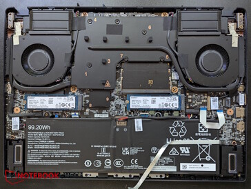 Apenas 2 ventiladores em vez de 4 como no Master 18