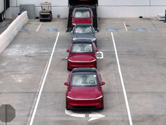 O novo Model Y usa FSD não supervisionado para se dirigir sozinho aos lotes de entrega. (Fonte da imagem: Tesla/X)