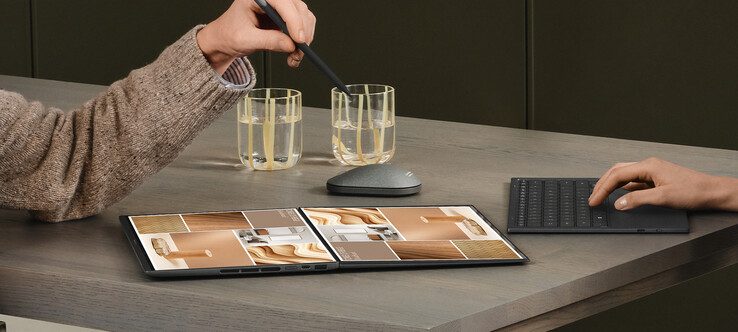 O Zenbook Duo 2026 pode ficar deitado em uma mesa, ao contrário dos modelos mais antigos. (Fonte da imagem: Asus)