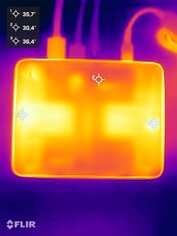 Asus NUC 15 Pro+ durante o teste de estresse (lado superior)