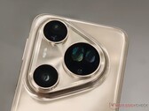 A Huawei provavelmente lançará os carros-chefe com câmera Pura 80 globalmente muito antes do esperado. (Fonte da imagem: Alexander Fagot, Notebookcheck)
