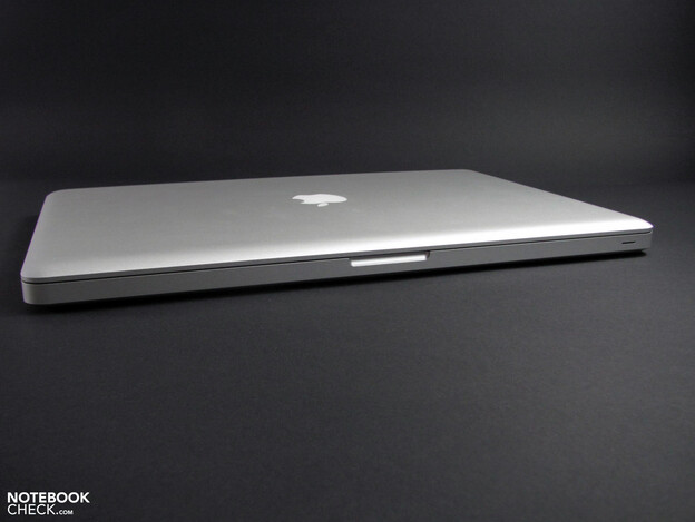 O logotipo Apple acenderia no momento em que o laptop fosse ligado. (Fonte da imagem: Notebookcheck)