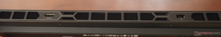 Traseira: HDMI 2.1, entrada CC