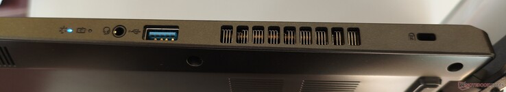 lado direito: conector de áudio de 3,5 mm, USB-A 3.0, slot para trava Kensington