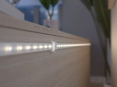 Os acessórios para fitas de luz Philips Hue Flux (suporte de montagem na foto) chegaram à Europa. (Fonte da imagem: Philips Hue)