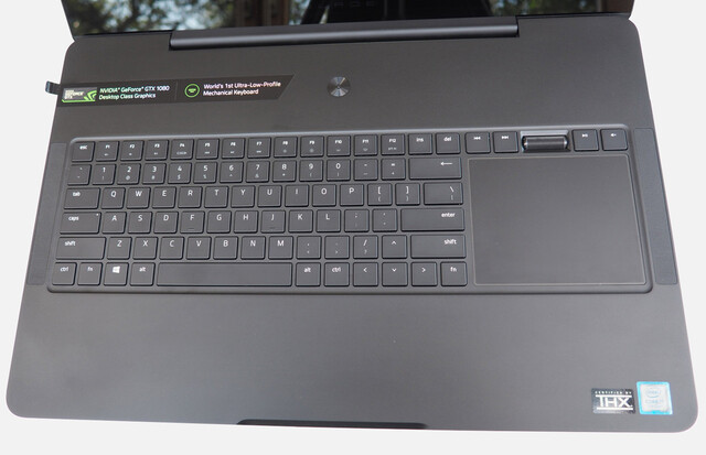 Teclado e touchpad - Razer Blade Pro 17 2017 (Fonte da imagem: Notebookcheck)