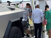 O teste de velocidade de carregamento do Cybertruck atingiu a taxa de pico de 405 kW (Fonte da imagem: Huntinspeed/X)
