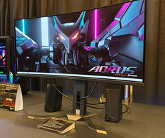 O Gigabyte AORUS MO34WQC é um dos monitores que, segundo os rumores, contará com o novo painel QD-OLED de 34 polegadas da Samsung Display. (Fonte da imagem: TFTCentral)