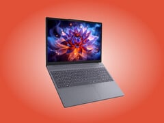 O IdeaPad Slim 3i 15IWC11 com acabamento Luna Grey.