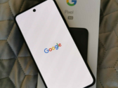 Uma maquete de como o Pixel 5 ficaria com um furo centralizado. (Fonte da imagem: eBay - modificado)