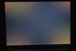 Sangramento de luz traseira e turvação em todos os cantos (imagem ampliada)