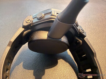 O adaptador de carregamento compacto está incluído, o cabo não está