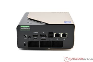 Traseira: conexão de energia, conector de áudio combo de 3,5 mm, HDMI 2.1, DisplayPort 1.4, Oculink, 2× USB2.0 Type-A, 2× LAN 2,5G