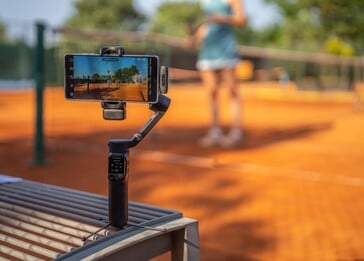 O gimbal para smartphone Hohem V3 Ultra tem uma tela touchscreen remota destacável de 1,22 polegadas (Fonte da imagem: Hohem)