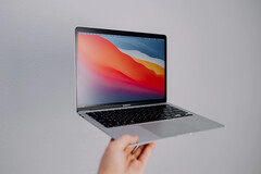 Apple pode reservar o nome MacBook Air para sua máquina de 13 polegadas. (Fonte da imagem: Isaac Martin)