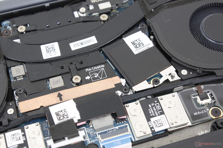 Lembre-se de que o modelo não é compatível com SSDs de 80 mm (ou 2280). Não há suporte para unidades internas secundárias