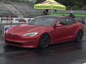 O Tesla Model S Plaid já é tão rápido quanto um guepardo em uma caçada, mas Miguel Roy teve que dar um passo além. (Fonte da imagem: DragTimes via YouTube)