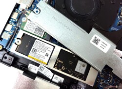 O SSD M.2 pode ser acessado após a remoção da tampa